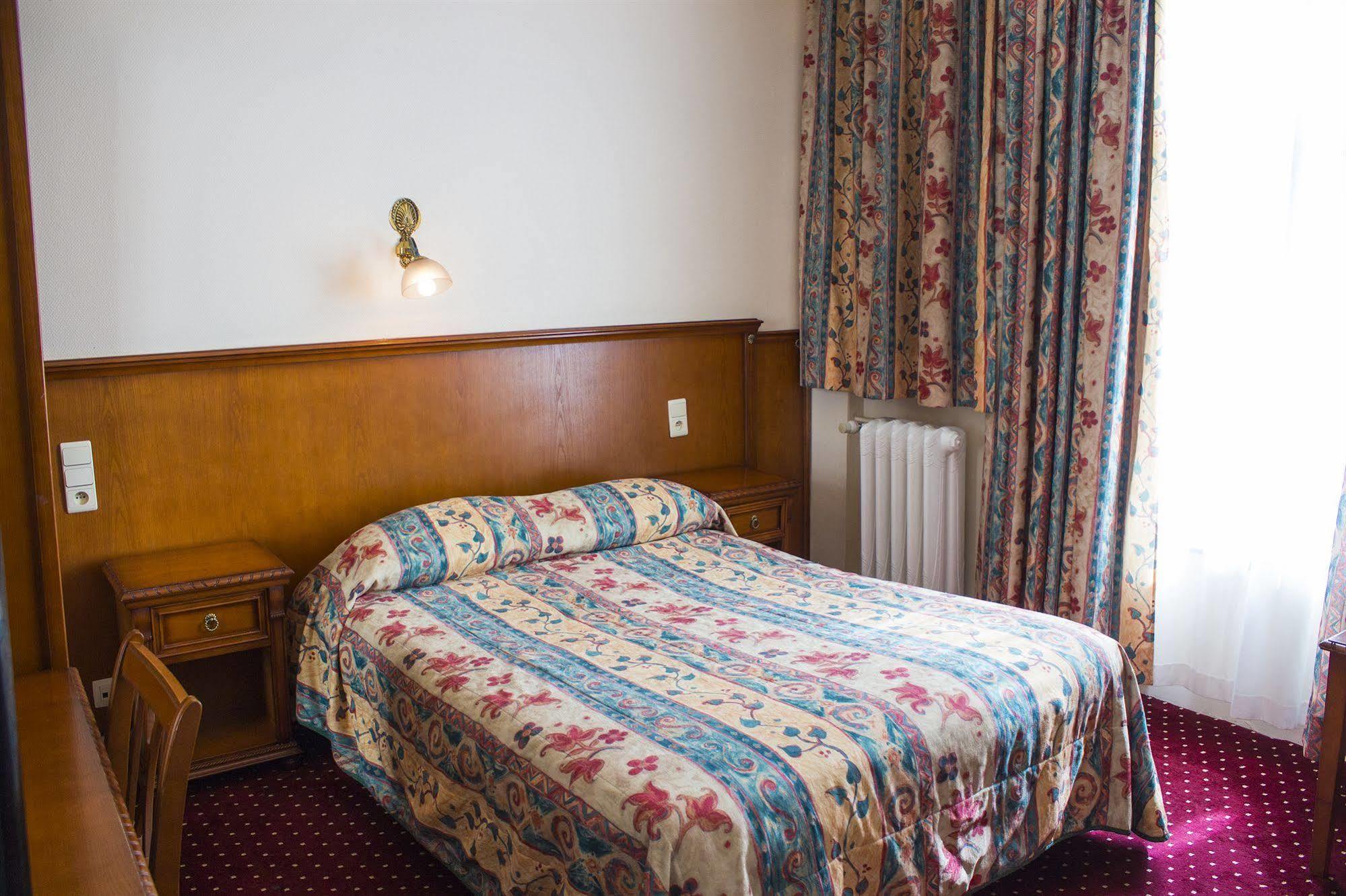 Hotel Continental Saint-Gilles Екстериор снимка