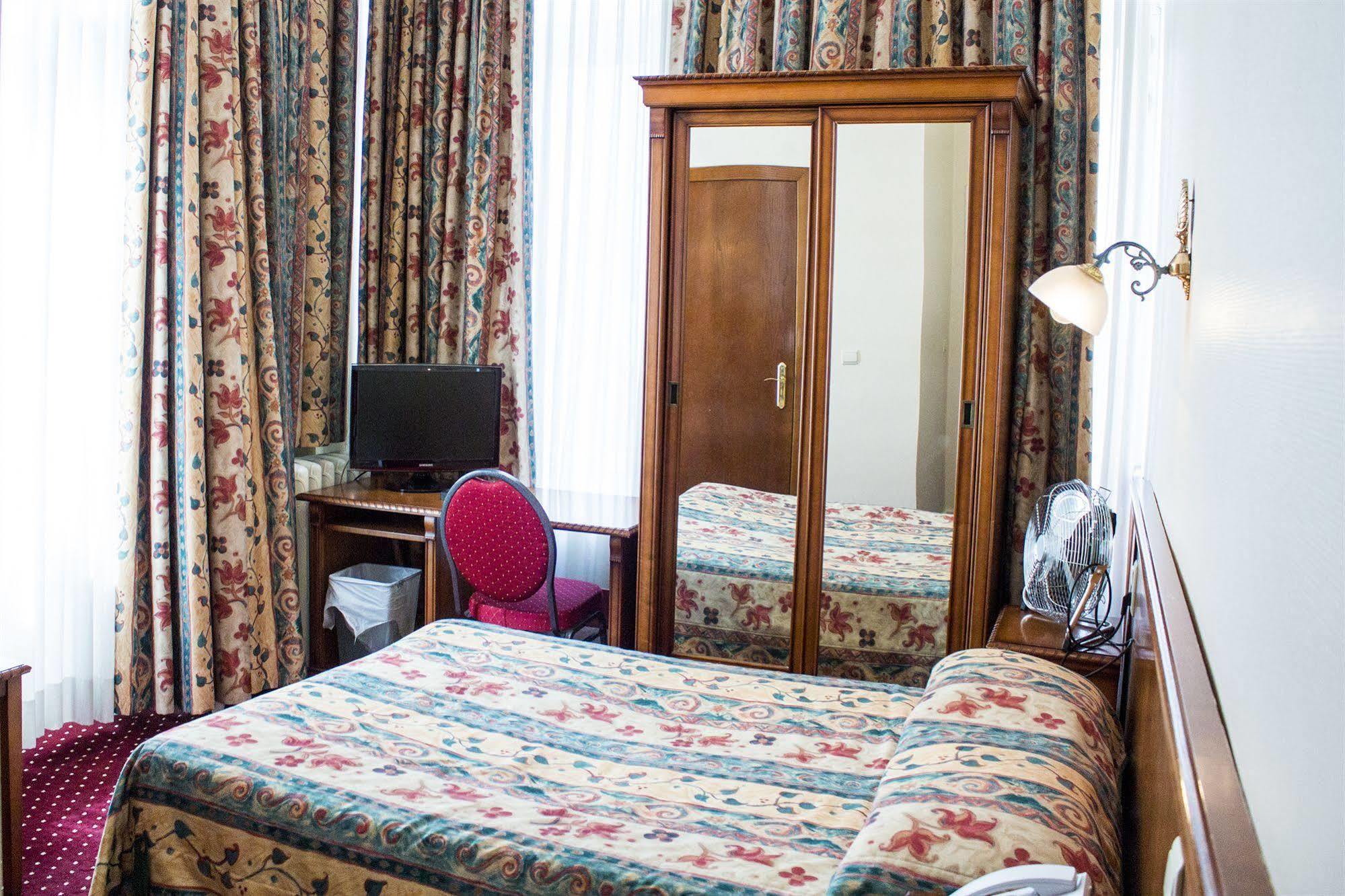 Hotel Continental Saint-Gilles Екстериор снимка