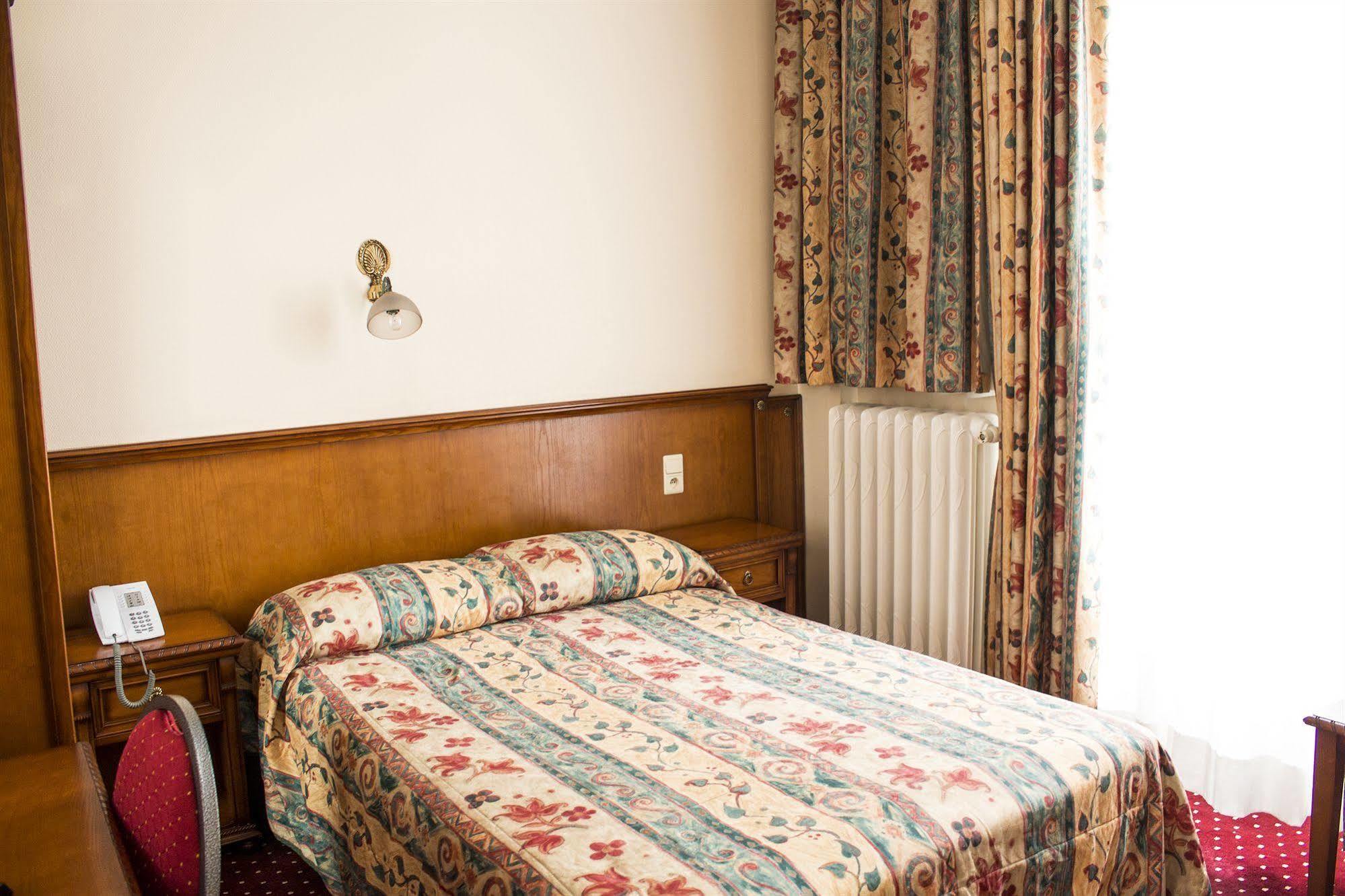 Hotel Continental Saint-Gilles Екстериор снимка