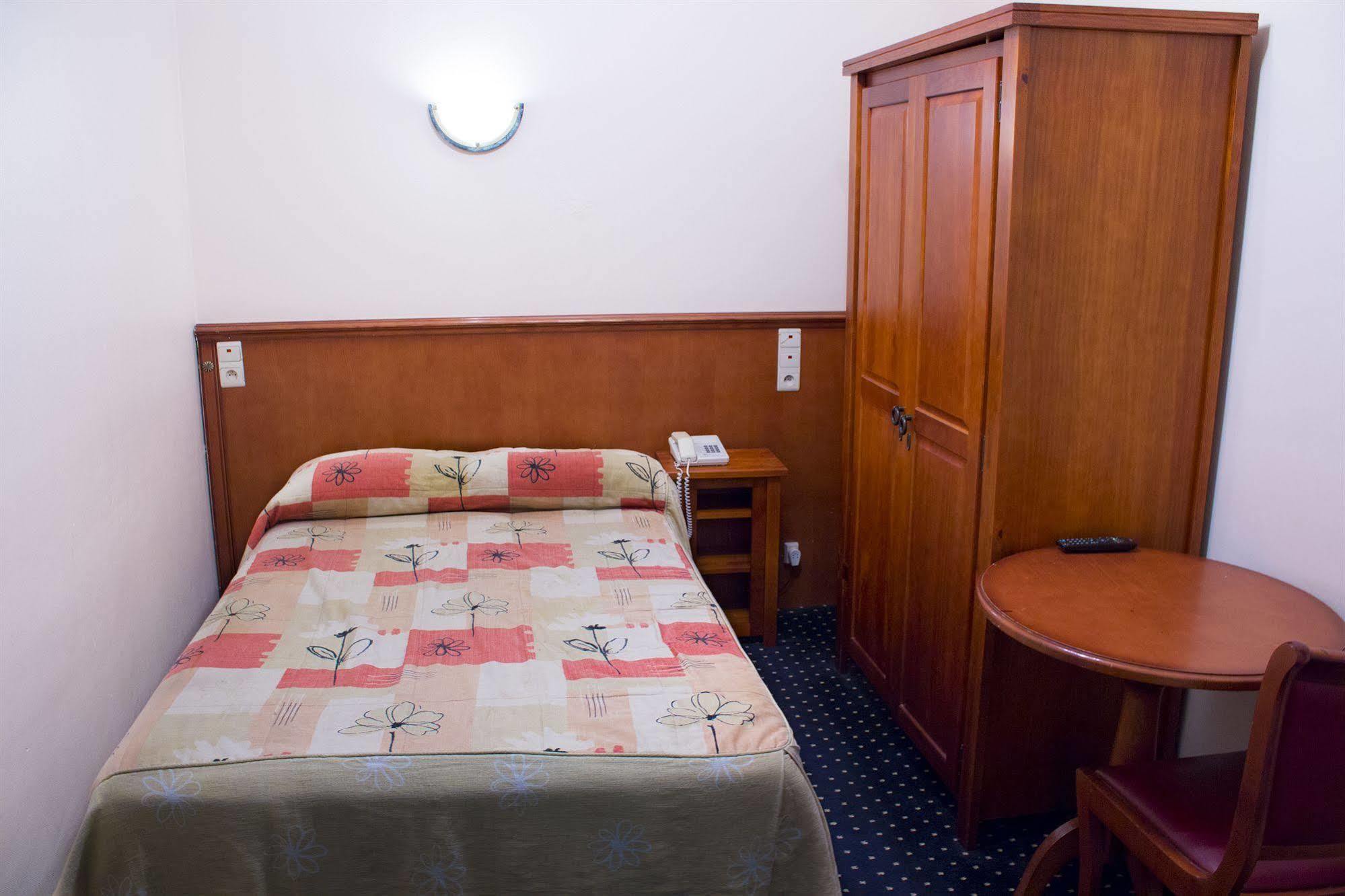 Hotel Continental Saint-Gilles Екстериор снимка